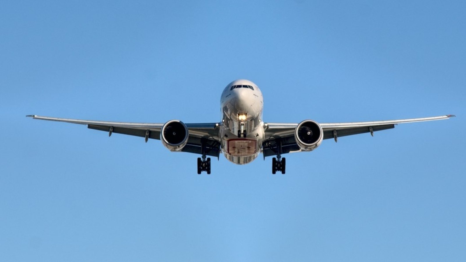 FAA reports missing Gulfstream aircraft traveling from Bermuda to Boston; Coast Guard mobilizes search teams. (Unspalsh)