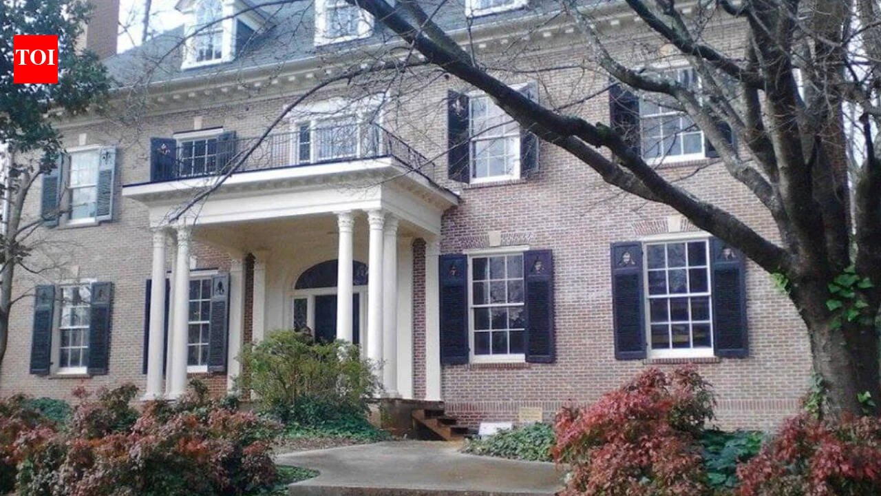An Atlanta mansion built in 1924 for Thomas Jefferson’s great-great-grandson faced demolition; in 2013, its new owners cut the 8,000-sq-ft home in two and moved it about 2 miles to save it