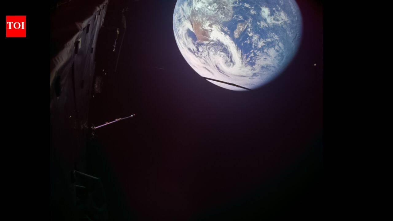 NASA's Jupiter-bound spacecraft changed direction by 20 degrees and gained 3.5 km/s in speed using Earth’s gravity; ESA’s Juice spacecraft needed no major engine burn for the boost