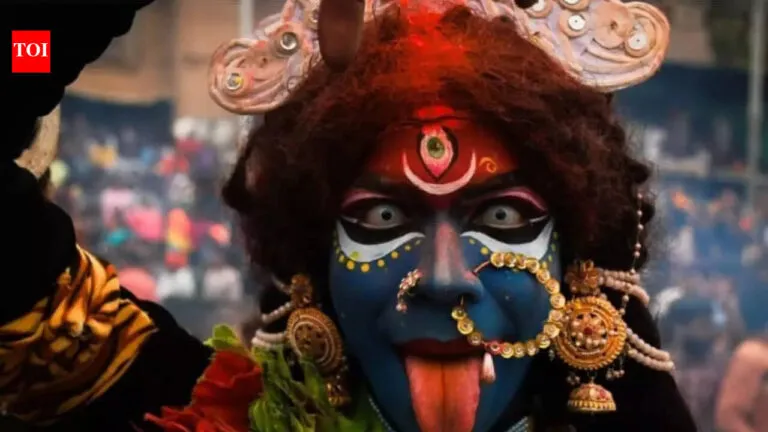 “Ashes to ashes, ashes to ashes”: Inside Masaan Holi, Manikarnika Ghat